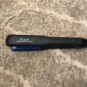 Solia hair straightener